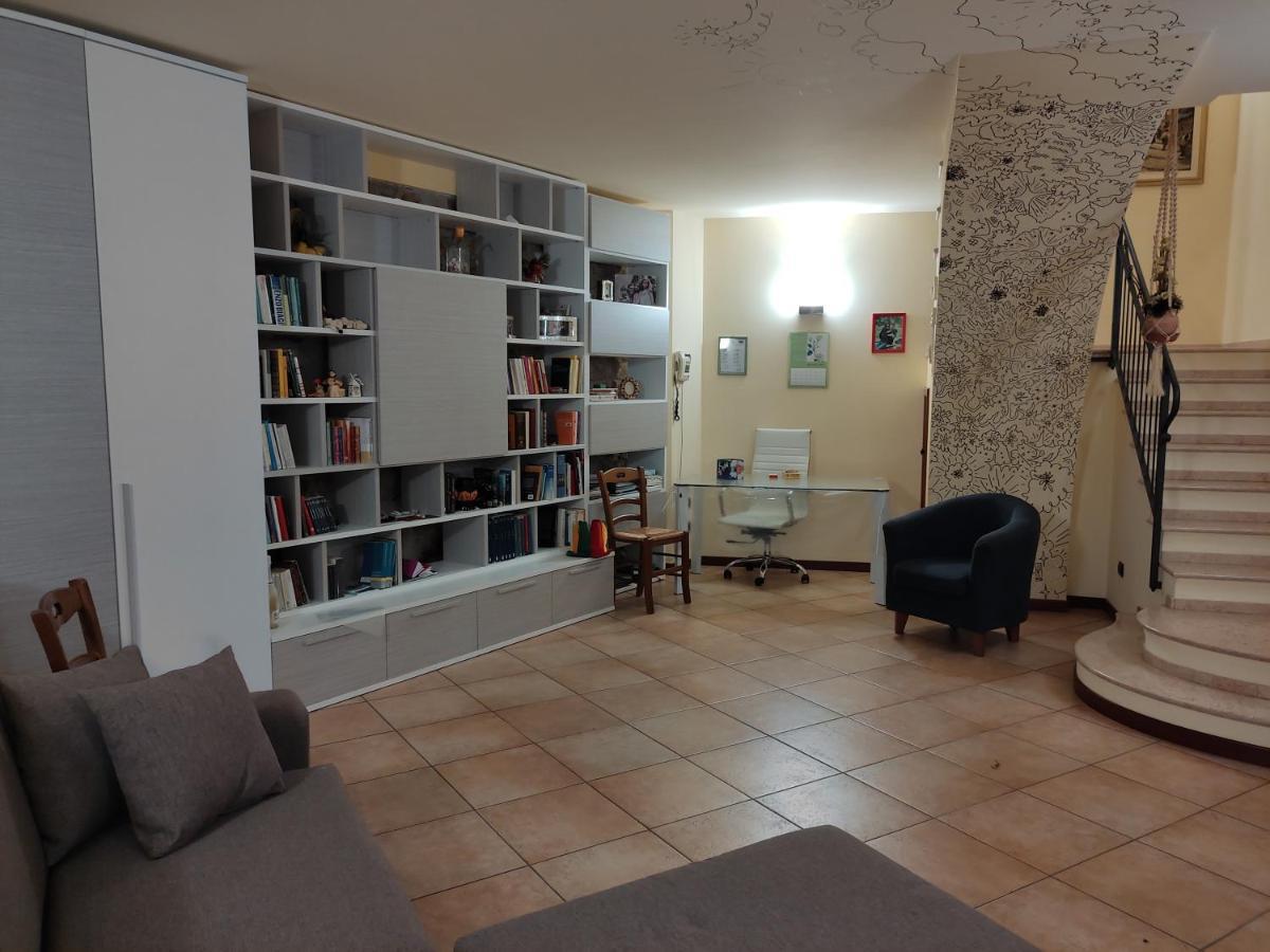 Villa 100 Passi Castelbuono - Pieno Centro Esterno foto