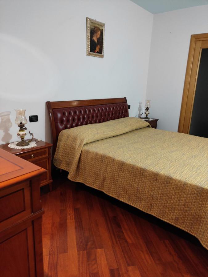 Villa 100 Passi Castelbuono - Pieno Centro Esterno foto