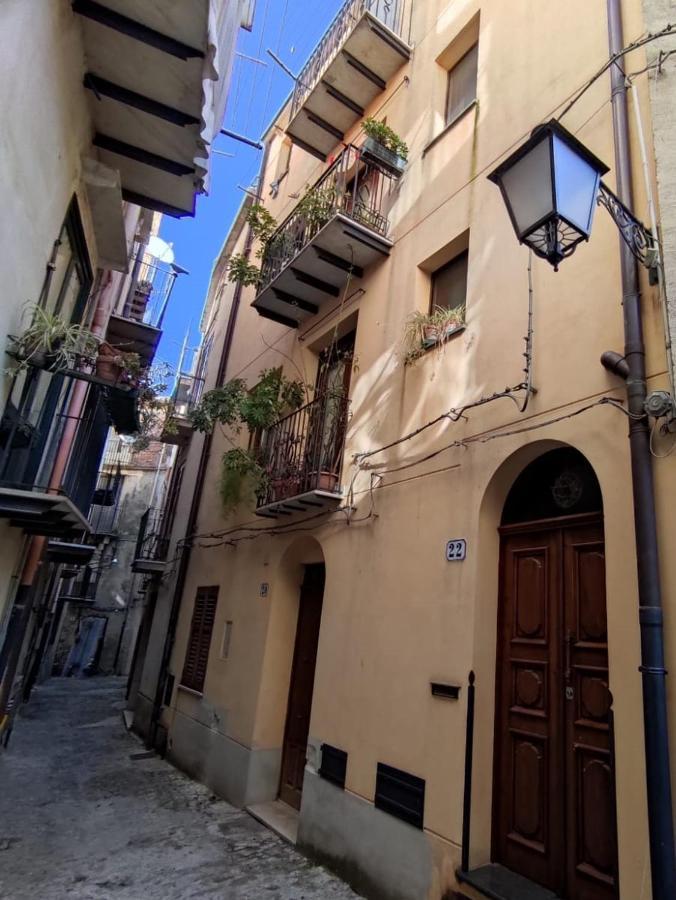 Villa 100 Passi Castelbuono - Pieno Centro Esterno foto